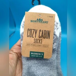 💥3/$20 Cozy Cabin Socks! NWT
